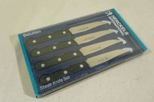 lot 121 image: Henckels Steak Knife Set