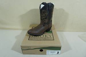 lot 182 image: Smoky Mountain Boots -Kids Size 3, BrownBlack