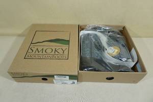 lot 184 image: Smoky Mountain Boots -Kids Size 1, BlackBlue