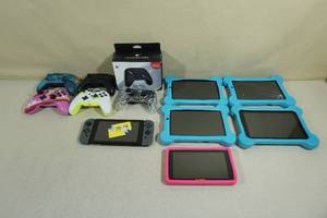 lot 203 image: Assorted Repairable Electronics - Tablets, Controllers