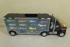 lot 214 image: Maxx Action Hot Wheels Car Hauler with Cars
