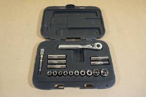 lot 219 image: Craftsman 14 Drive Socket Wrench Set