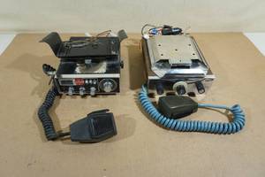 lot 258 image: 2 Vintage CB Radios