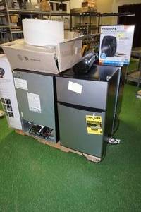 lot 260 image: Pallet of Repairable Items - Mini Fridges, Air Fryer, Speakers, Monitors