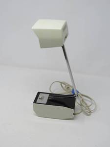 lot 10 image: High intensity desk lamp