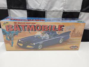 lot 52 image: Polar Lights 1960s DC Comic Book Batmobile 125 Scale Model Kit