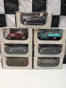lot 53 image: Signature Models 132 Scale Di Cast Collectible Cars