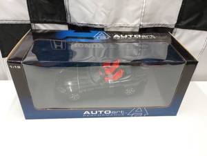 lot 4 image: Autoart 118 Scale Diecast Car Honda S 2000