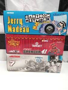 lot 16 image: Action 124 Scale Die Cast Stock Cars