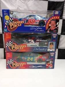 lot 24 image: Winners Circle High Performance 124 Scale Die Cast Cars