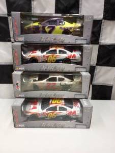 lot 58 image: Team Caliber Pit Stop 124 Scale Die Cast Stock Cars