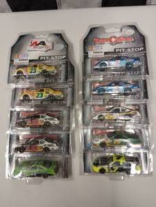 lot 61 image: Team Caliber Pit Stop 164 Die Cast Cars