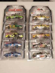 lot 62 image: Team Caliber Pit Stop 164 Die Cast Cars