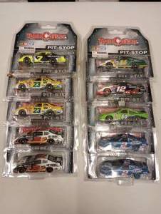 lot 63 image: Team Caliber Pit Stop 164 Die Cast Cars