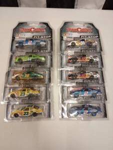 lot 64 image: Team Caliber Pit Stop 164 Die Cast Cars