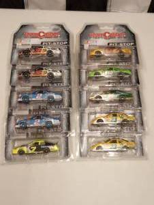 lot 65 image: Team Caliber Pit Stop 164 Die Cast Cars