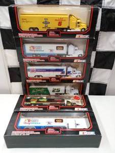 lot 71 image: Racing Champions 164 Scale Die Cast Cab Racing Team Transporter