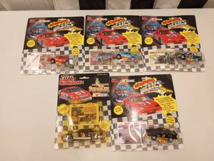 lot 79 image: Racing Champions 143 Scale Die Cast Roaring Racers Stock Car And Collectors Card