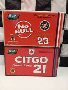 lot 80 image: Revell 124 Scale Die Cast Cars