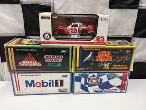 lot 83 image: Revell 143 Scale Die Cast Cars