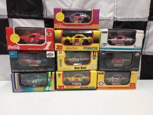 lot 85 image: Revell 164 Scale Die Cast Cars