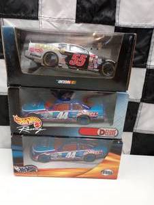 lot 94 image: Hot Wheels 124 Scale Die Cast Cars
