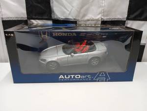 lot 98 image: Autoart Performance 118 Scale Silver Honda S 2000 Die Cast Car
