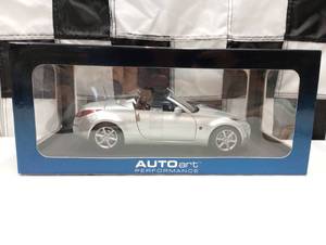 lot 134 image: Autoart Performance 118 Scale Nissan 350 Z Roadster Die Cast Car