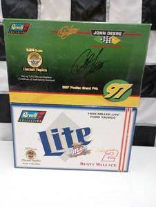 lot 219 image: Revell 124 Scale Die Cast Cars