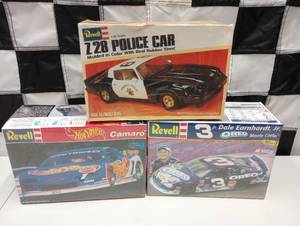 lot 249 image: Revell 25 Scale Car  Model Kits