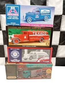 lot 261 image: Assorted125th Scale Die Cast Coin Banks