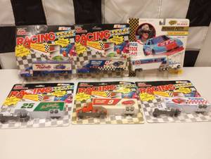 lot 303 image: Racing Champions Nascar 164th Scale Die Cast Racing Team Transporters