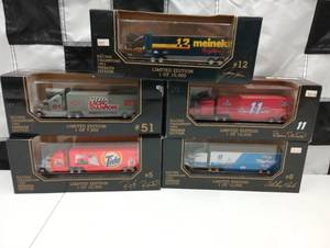 lot 404 image: Racing Champions 1993 Premier Edition187th Scale Die Cast Transporter