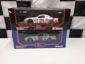 lot 418 image: Racing Champions 124th Scale Die Cast Stock Cars
