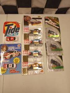 lot 436 image: Assorted 164th Scale Die Cast Cars