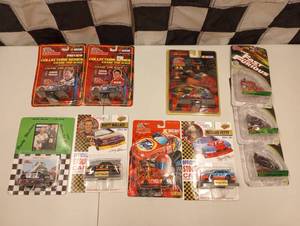 lot 438 image: Assorted Racing Champions 164th Scale Die Cast Cars
