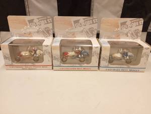 lot 450 image: gmp Gilmore Stadium Dirt Track Cars 143rd Scale