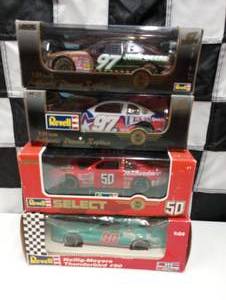 lot 451 image: Revell 124th Scale Die Cast Car