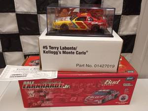 lot 452 image: Revell 124th Scale Die Cast Car