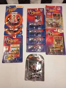 lot 470 image: Assorted 164th Scale Winners Circle Die Cast Cars