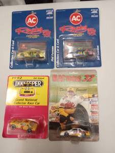 lot 476 image: Assorted 164th Scale Die Cast Cars