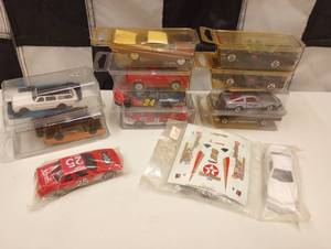 lot 478 image: Assorted 164th Scale Die Cast Cars