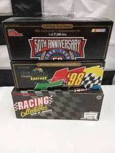 lot 522 image: Assorted Racing Chmpions 124th Scale Die Cast Cars