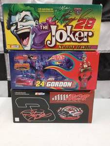 lot 525 image: Action Racing 132 Scale Die Cast Cars