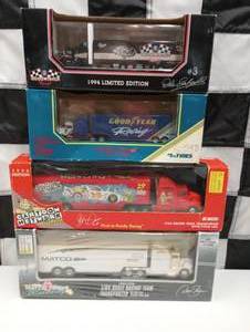 lot 528 image: Assorted 164th Scale Die Cast Racing Team Transporter