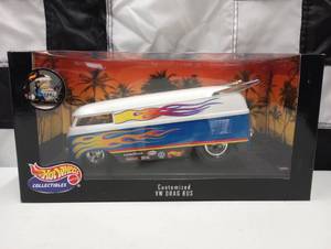 lot 564 image: Hot Wheels Collectibles VW Drag Bus 118th Scale Die Cast Bus