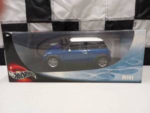 lot 565 image: Hot Wheels Collectibles Mini Cooper 118th Scale Die Cast Car