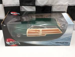 lot 566 image: Hot Wheels Collectibles 1950 Merc Woodie  118th Scale Die Cast Car
