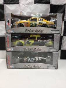 lot 589 image: Team Caliber Pit Stop 124th Scale Die Cast Cars.