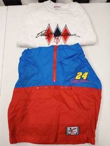 lot 605 image: Nascar Racing Youth Medium Jeff Gordon Windbreaker & Wallace Sweatshirt